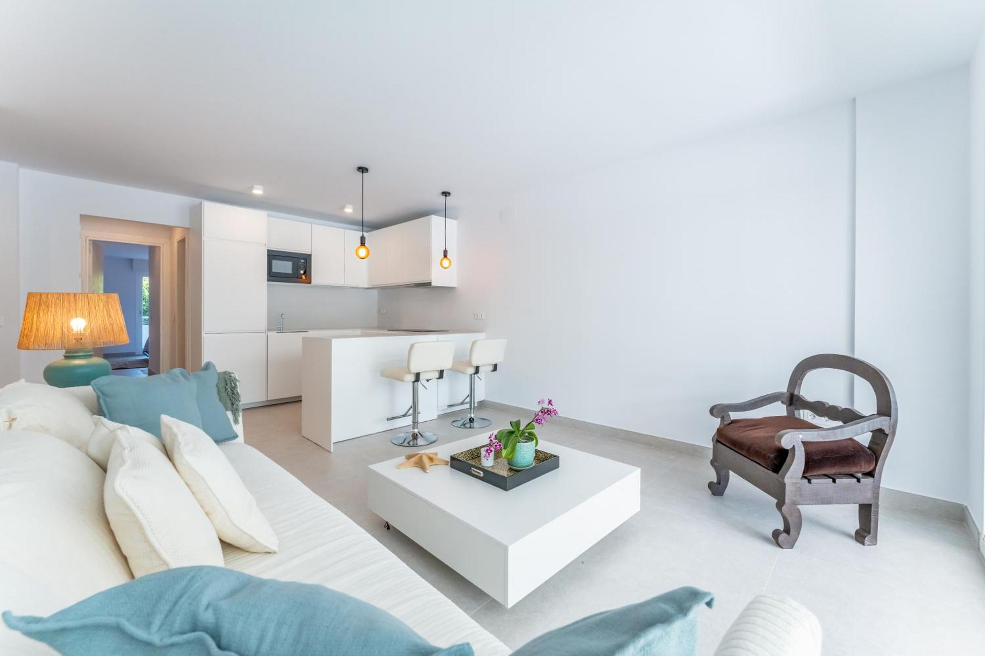 Renovated 2 Bedroom 5 Min Walk To The * Marbella