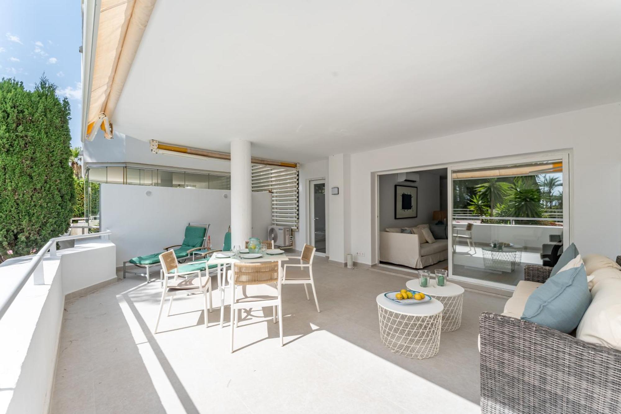 Renovated 2 Bedroom 5 Min Walk To The