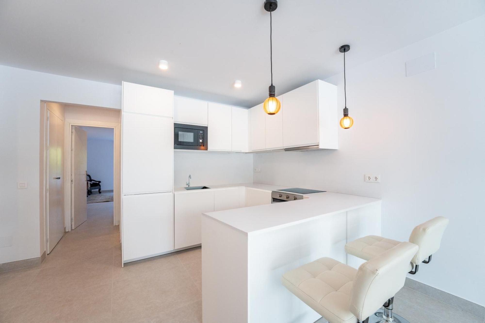 Renovated 2 Bedroom 5 Min Walk To The Marbella