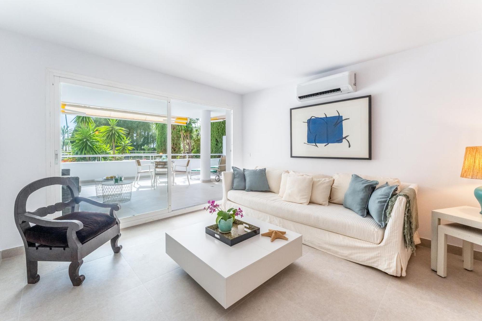 Renovated 2 Bedroom 5 Min Walk To The
