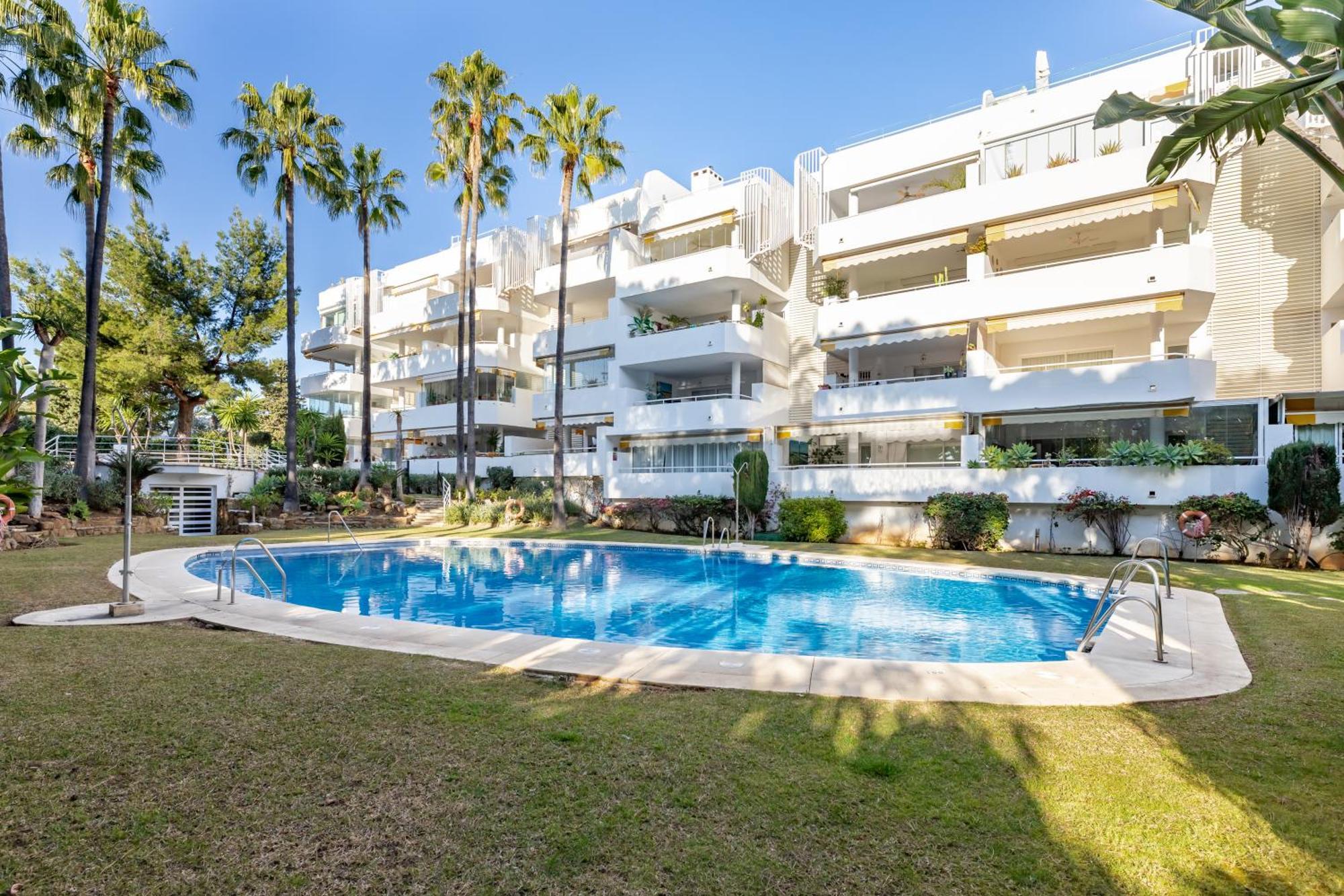 Renovated 2 Bedroom 5 Min Walk To The * Marbella
